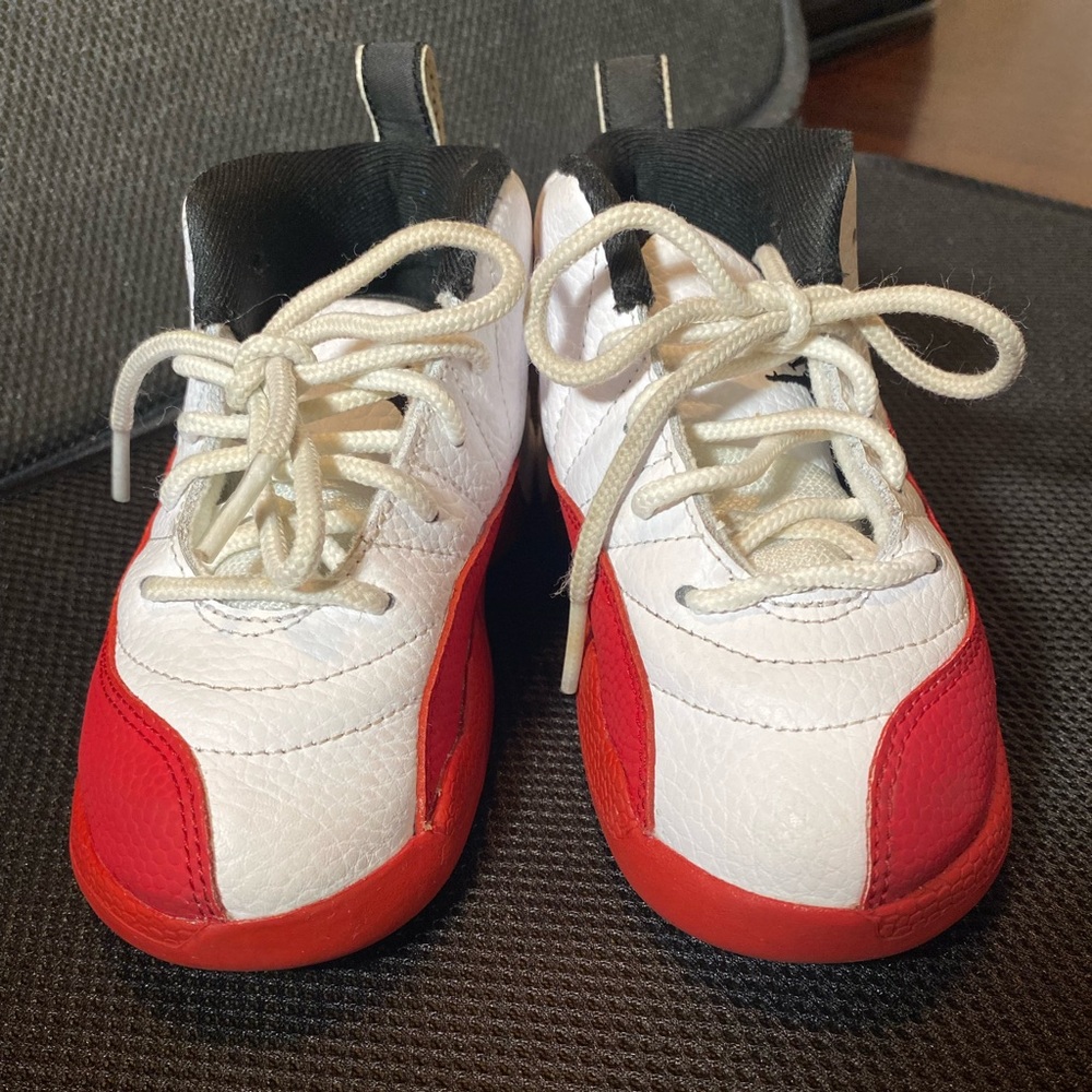 Boys Nike tennis shoes that’s in perfect. New shoe strings will be needed. .